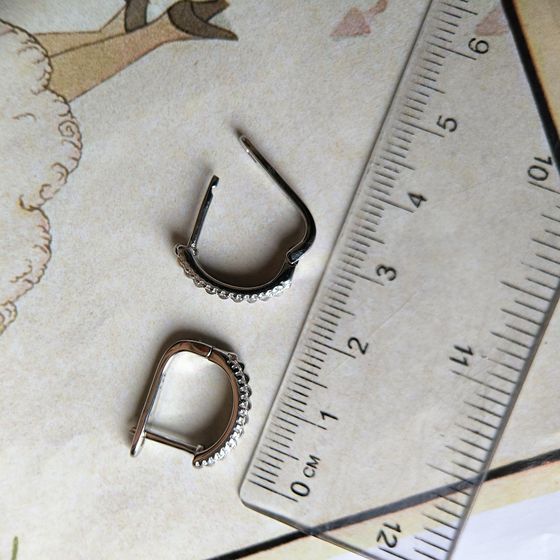 Серебряные серьги с фианитами