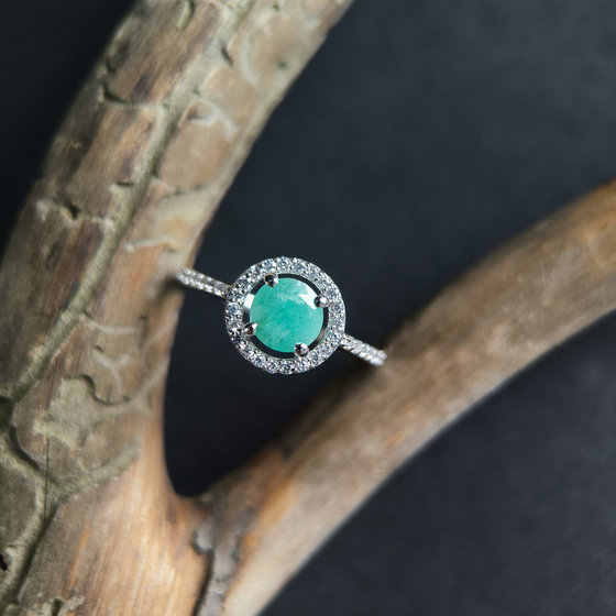 Серебряное кольцо с изумрудом 1.155ct