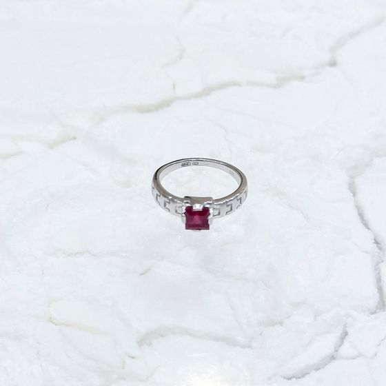 Серебряное кольцо с рубином 0.883ct