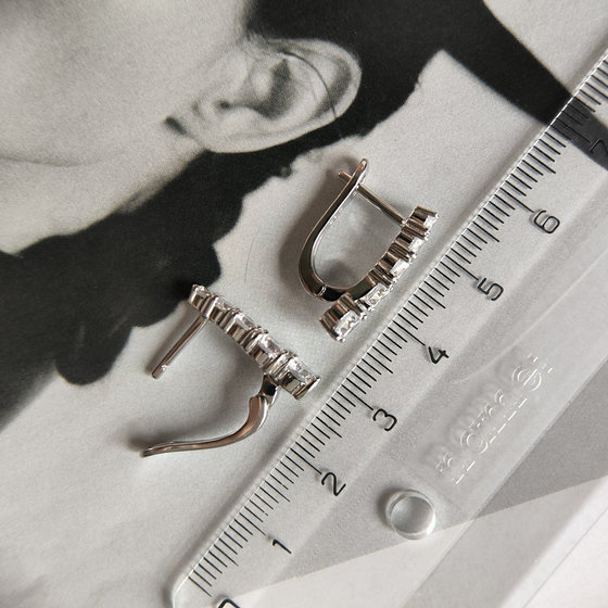 Серебряные серьги с фианитами