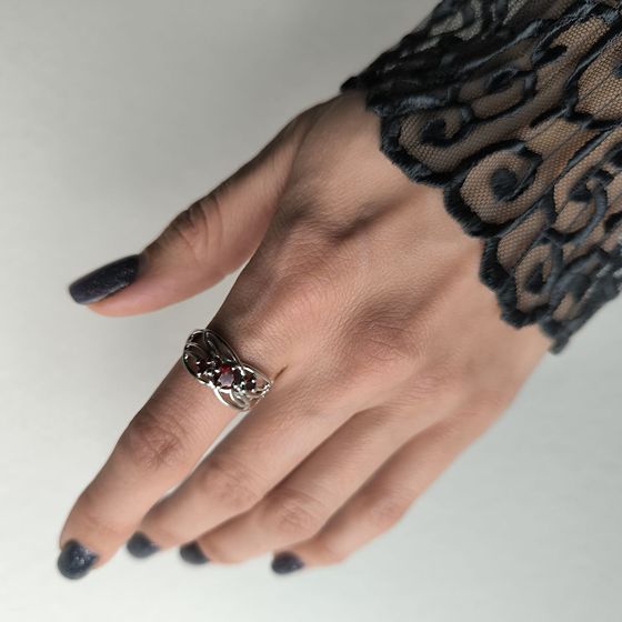 Серебряное кольцо с гранатом 0.883ct
