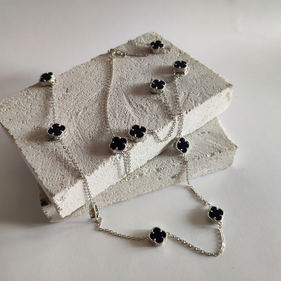 Серебряное колье с ониксом Серебряное колье с ониксом