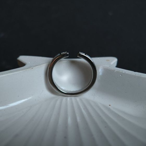 Серебряное кольцо с фианитами, перламутром