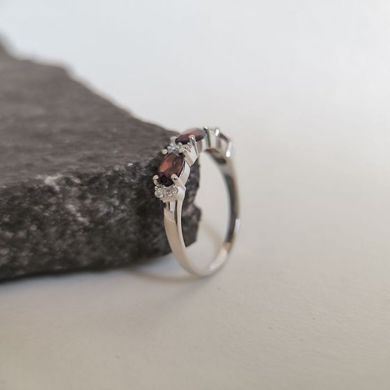 Серебряное кольцо с гранатом 1.736ct