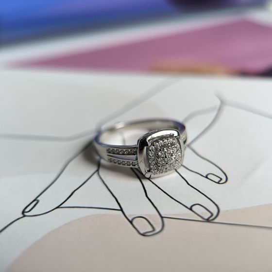 Серебряное кольцо с фианитами Серебряное кольцо с фианитами