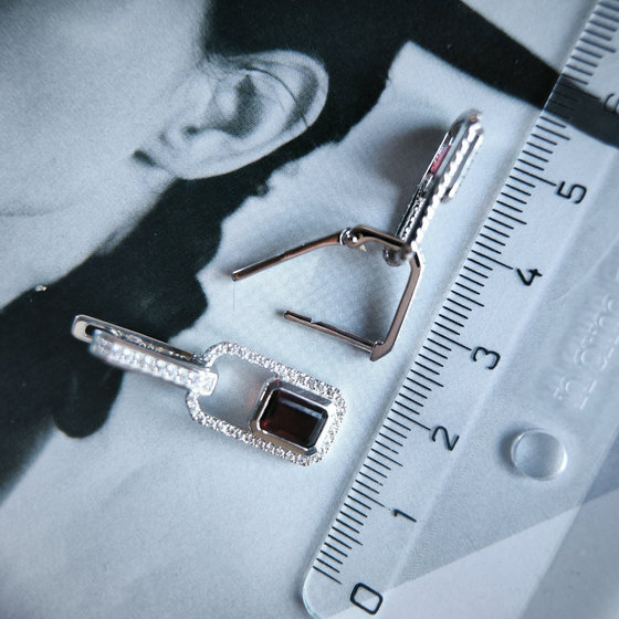 Серебряные серьги с гранатом 3.397ct