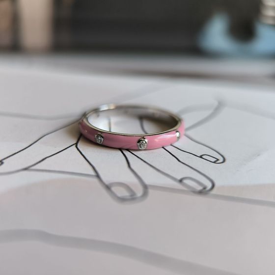 Серебряное кольцо с емаллю, фианитами