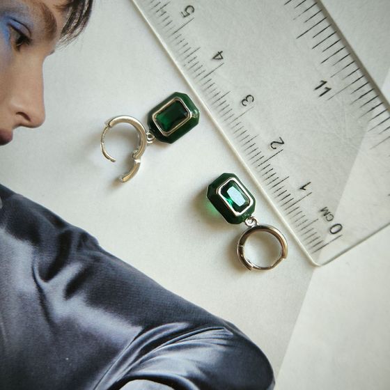 Серебряные серьги с фианитами, емаллю