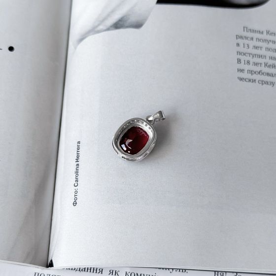 Серебряная подвеска с рубином 7.458ct