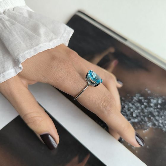 Серебряное кольцо с топазом