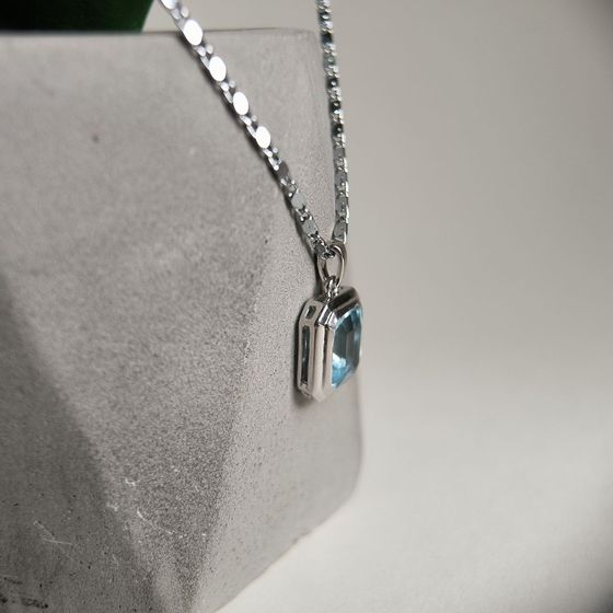 Серебряная подвеска с топазом 3.86ct