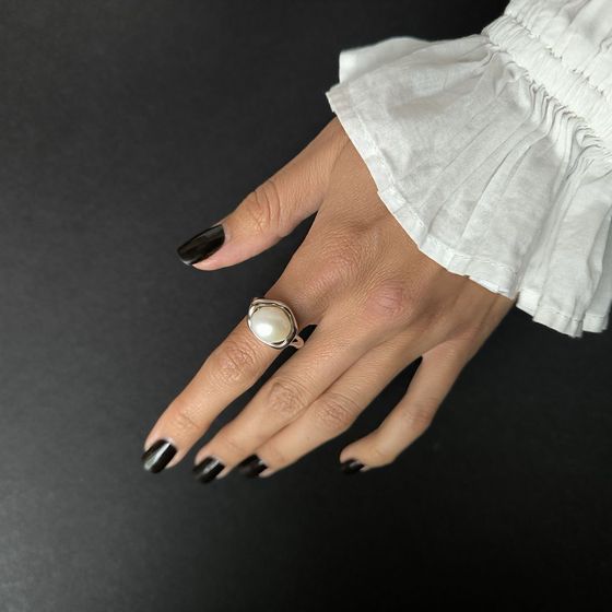 Серебряное кольцо с жемчугом барочным