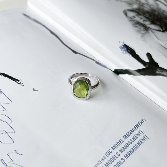 Серебряное кольцо с хризолітом 4.819ct