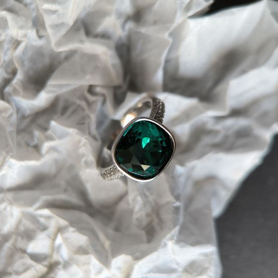 Серебряное кольцо с фианитами