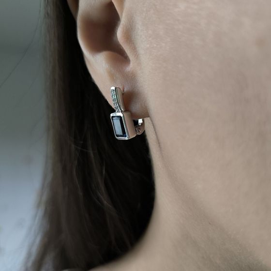 Серебряные серьги с сапфиром nano 2.227ct, фианитами