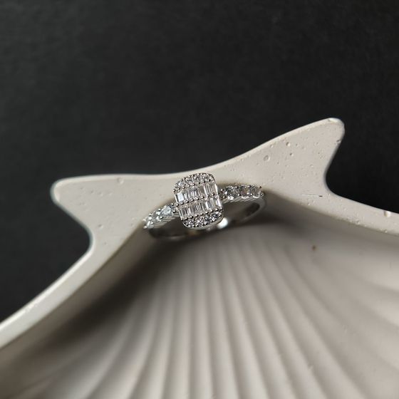 Серебряное кольцо с фианитами