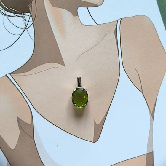 Серебряная подвеска с хризолітом 2.338ct