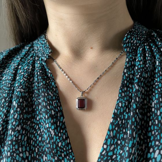 Серебряная подвеска с гранатом 3.063ct