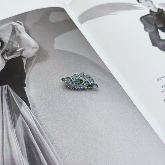 Серебряная брошка с топазом Лондон Блю 2.313ct