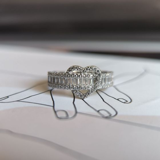 Серебряное кольцо с фианитами