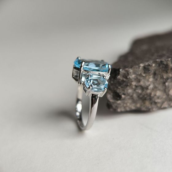 Серебряное кольцо с топазом 9.536ct