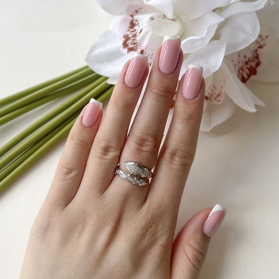 Серебряное кольцо с фианитами