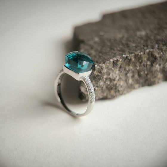 Серебряное кольцо с фианитами