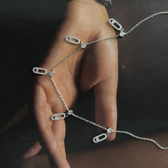 Серебряное колье с фианитами