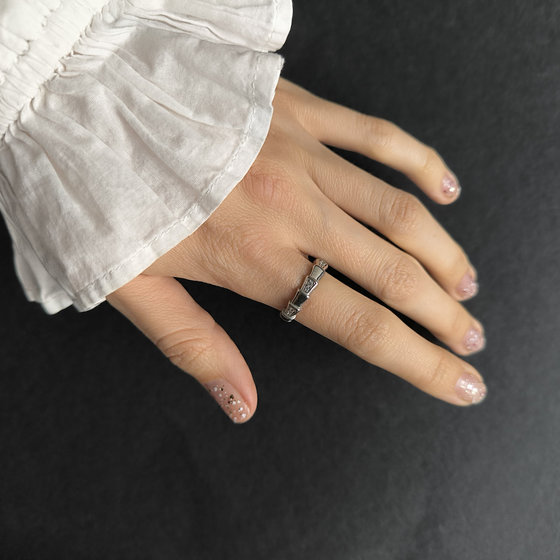 Серебряное кольцо с фианитами