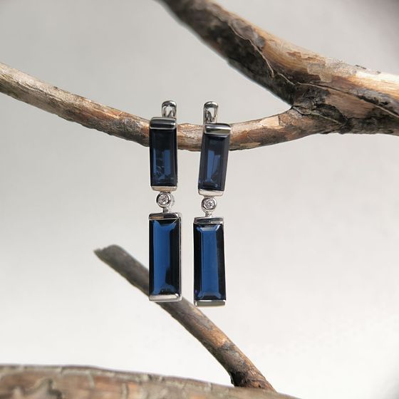 Серебряные серьги с сапфиром nano 9.702ct, фианитами