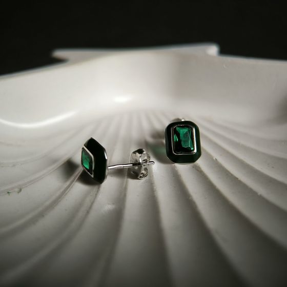 Серебряные серьги с фианитами, емаллю Серебряные серьги с фианитами, емаллю