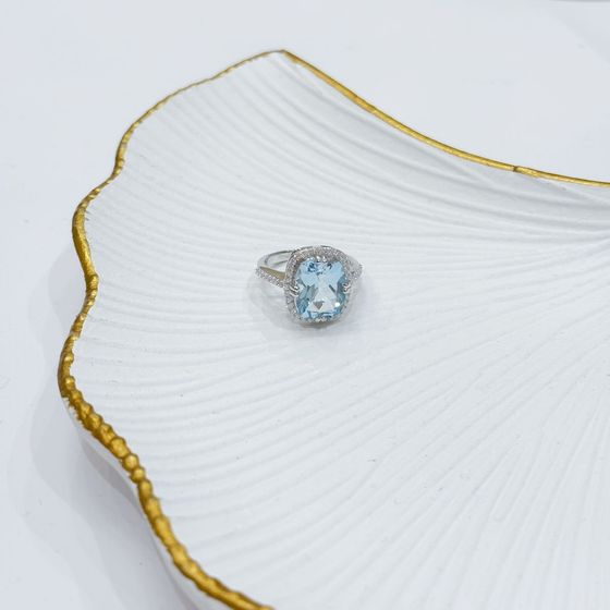 Серебряное кольцо с топазом 6.507ct, фианитами