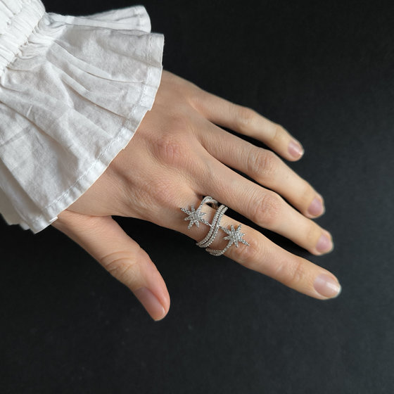 Серебряное кольцо с фианитами