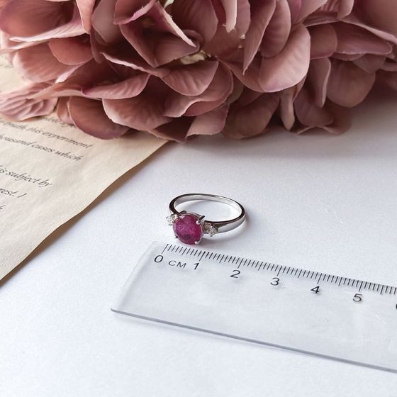 Серебряное кольцо с рубином 2.963ct, фианитами
