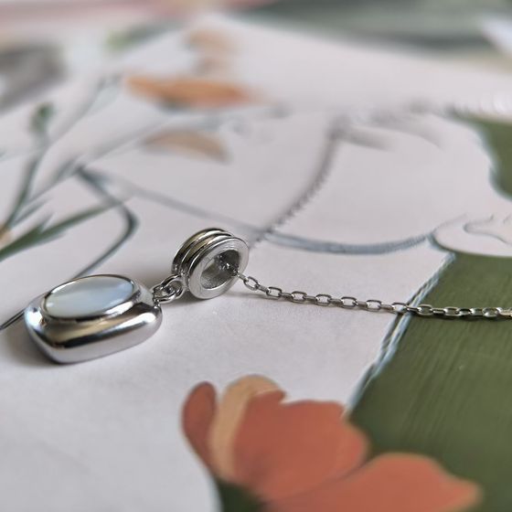 Серебряное колье с перламутром