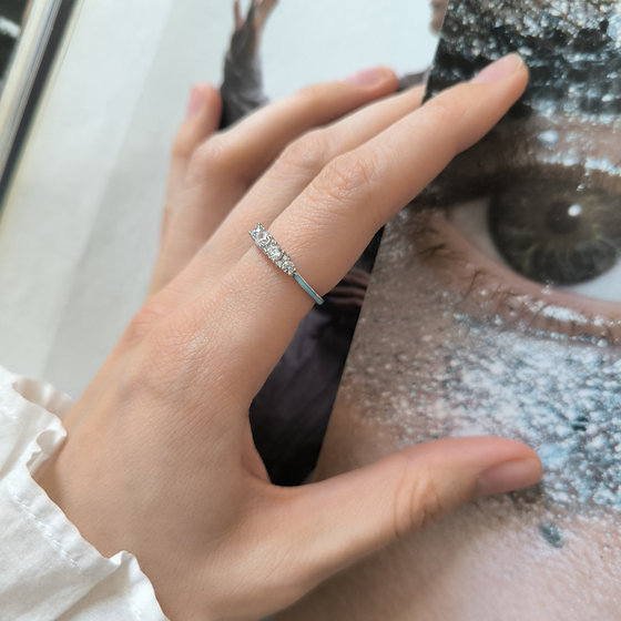 Серебряное кольцо с фианитами