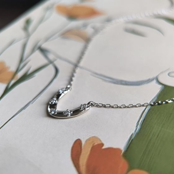 Серебряное колье с фианитами