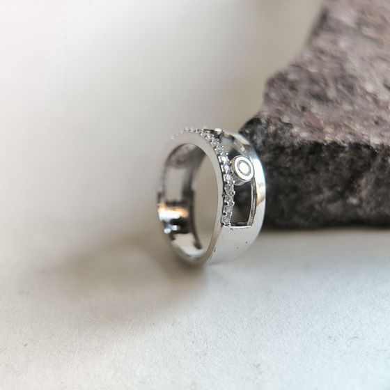 Серебряное кольцо с фианитами