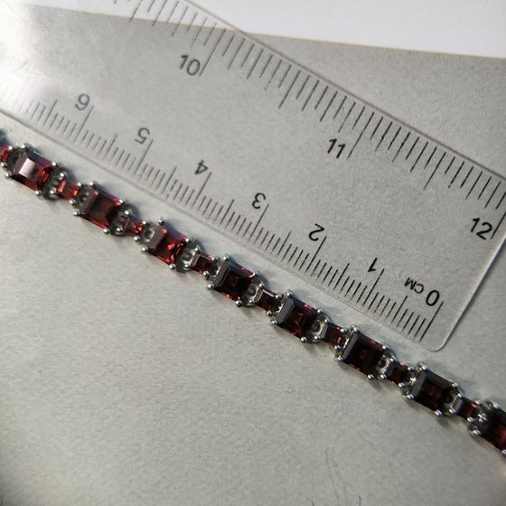 Серебряный браслет с гранатом 15.11ct