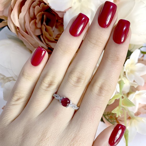 Серебряное кольцо с рубином