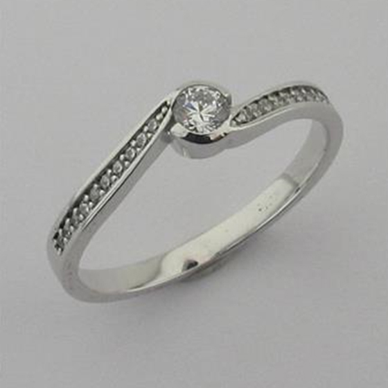 Золотое кольцо с фианитами 0.05ct