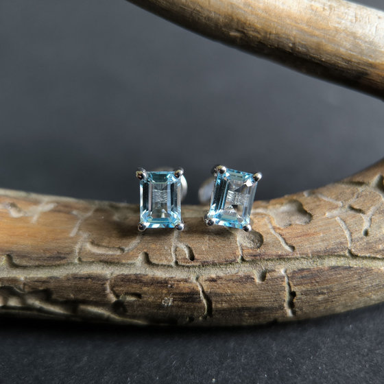 Серебряные серьги с топазом 2.45ct