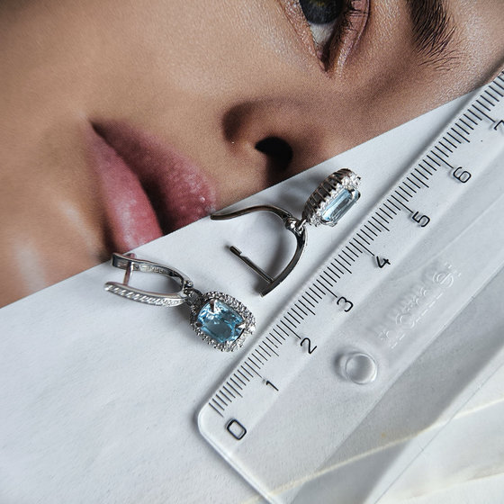 Серебряное кольцо с топазом 2.284ct, фианитами