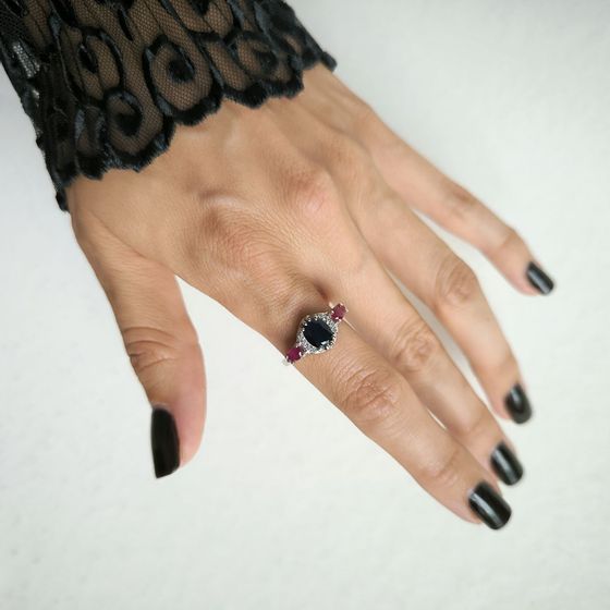 Серебряное кольцо с сапфиром 2.135ct, рубином, фианитами