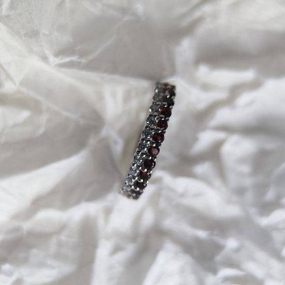 Серебряное кольцо с гранатом