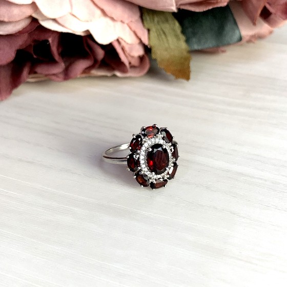 Серебряное кольцо с гранатом 4.178ct