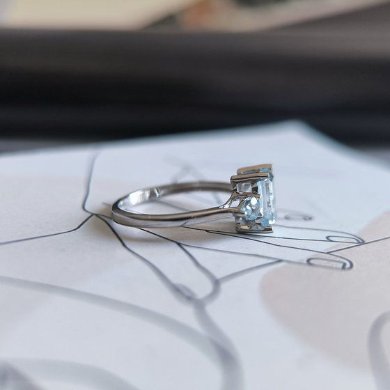 Серебряное кольцо с топазом 2.25ct