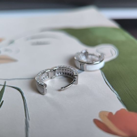 Серебряные серьги с фианитами, емаллю