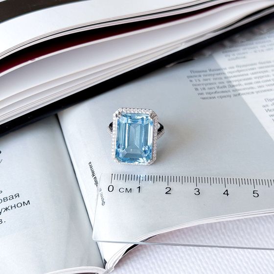 Серебряное кольцо с топазом 20.06ct