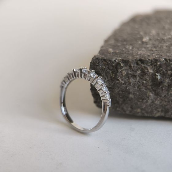 Серебряное кольцо с фианитами